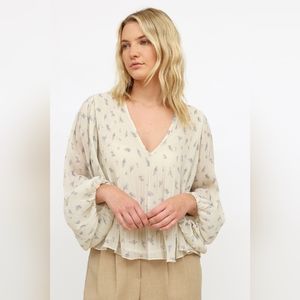 GANNI Floral Georgette Top With Balloon Sleeves and Plisse Tucks size 36 4 US